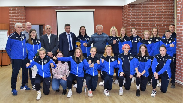 «Были травмы, было непросто»: новосибирская женская команда по футболу впервые победила в Первой лиге