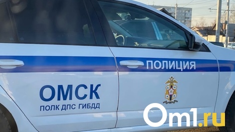 На 10 лет Октября КамАЗ наехал на молодую омичку