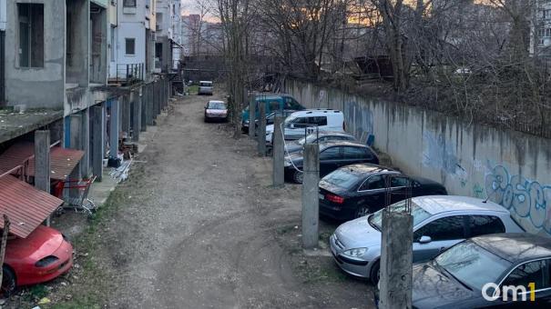 Омичка заставила соседа отказаться от парковки