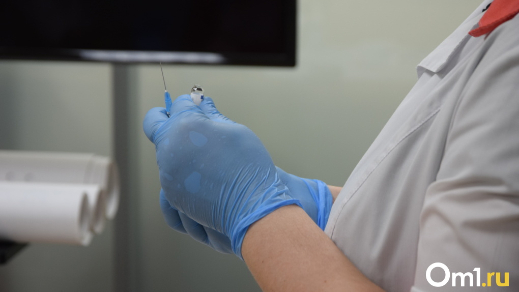Кости ломит и щёки горят: главред Om1.ru в Новосибирске — о побочных эффектах вакцины «Спутник Лайт»