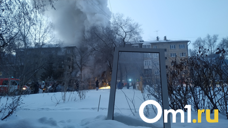 Соседи обрушившегося дома на Линейной в Новосибирске уже месяц живут с разбитыми окнами