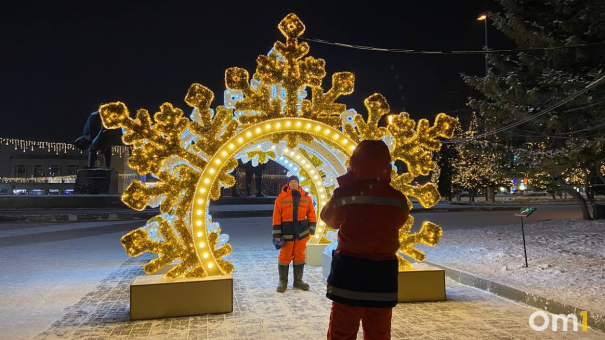 Новогодние украшения в Новосибирске уберут к началу апреля