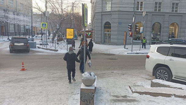 Четырёхлетнюю девочку сбили на перекрёстке с улицей Ленина в Новосибирске