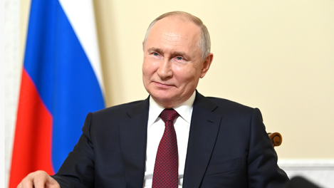 Президент Путин присвоил почётные звания двум учителям и одной медсестре из Новосибирской области