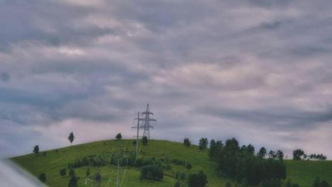 Омских энергетиков перевели в режим повышенной готовности из-за штормового ветра