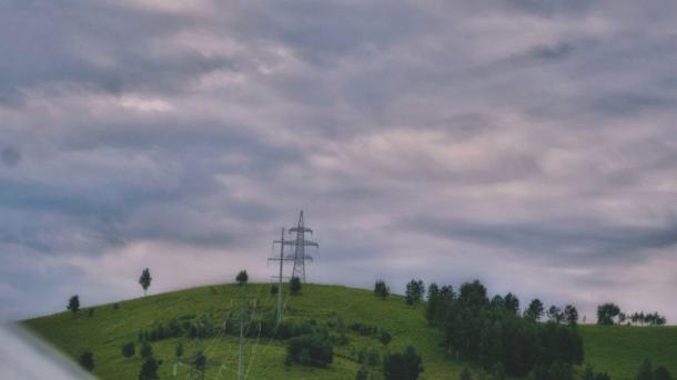 Омских энергетиков перевели в режим повышенной готовности из-за штормового ветра