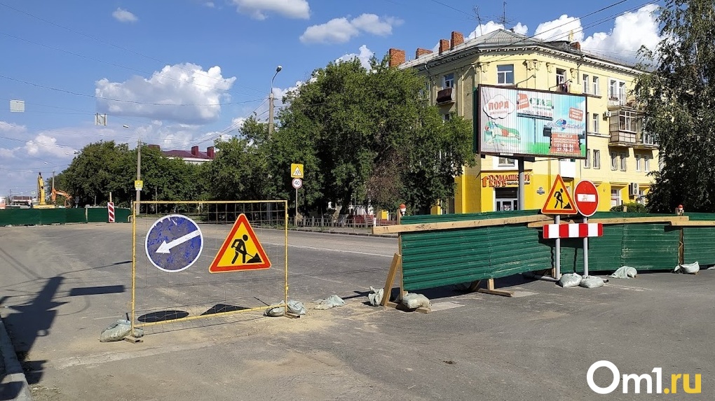 В Омске рядом с детским садом обвалилась дорога
