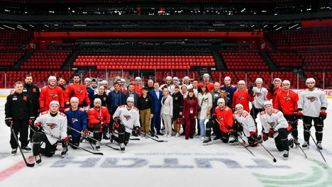 Победителей премии «Народный герой» пригласили в гости на ледовую арену и в телецентр