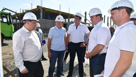 Виталий Хоценко дал поручение контролировать каждый день ход стройки школы в Исилькуле