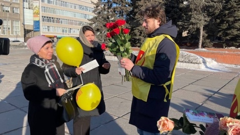 «Справедливая Россия» душевно поздравила омичек с 8 марта