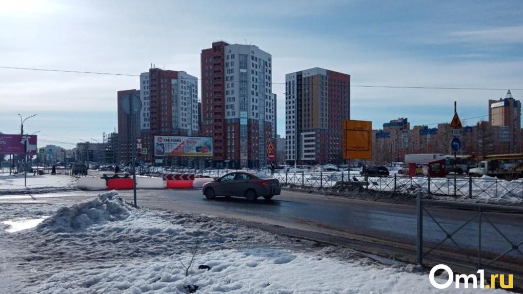 В Омске перекрыли участок на бульваре Архитекторов: схема объезда