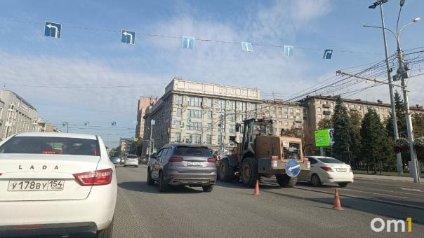 Асфальт сняли на площади Ленина – после капремонта прошло всего 5 лет