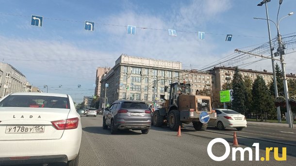 Асфальт сняли на площади Ленина – после капремонта прошло всего 5 лет