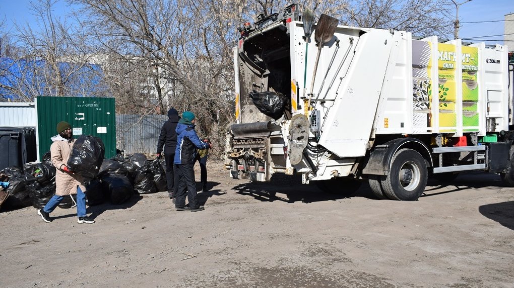 100 тонн мусора бесплатно принял омский регоператор после общегородского субботника