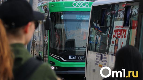 Омичам рассказали, продлят ли скидку при оплате QR-кодом в транспорте