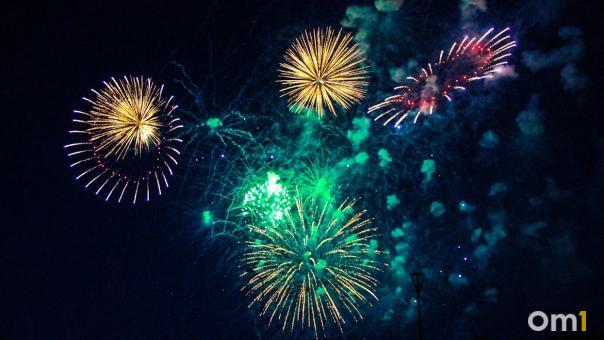 Где омичам посмотреть салют на 9 Мая и как потом уехать домой?
