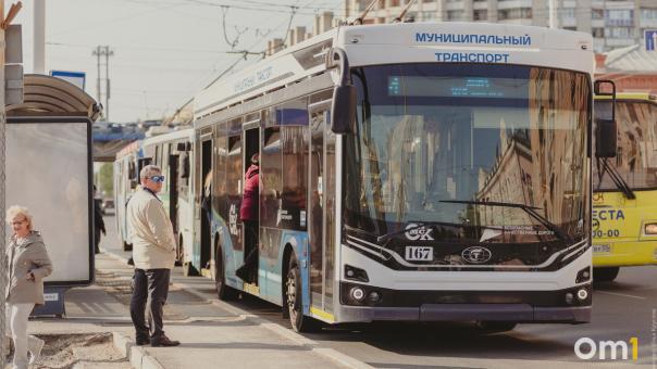 Ученикам омских школ, закрытых на капремонт, дадут деньги на проезд