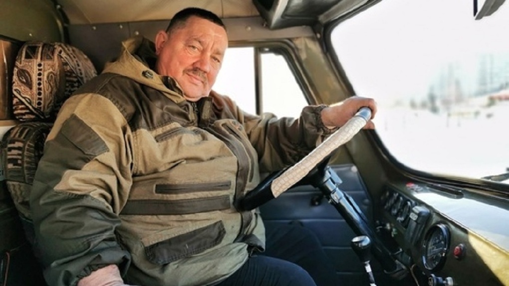 40 килограммов сала и УАЗ-буханку отправит новосибирский пенсионер в зону СВО