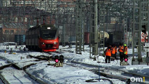 В Омском районе из-за сбоя заблокировали железнодорожный переезд