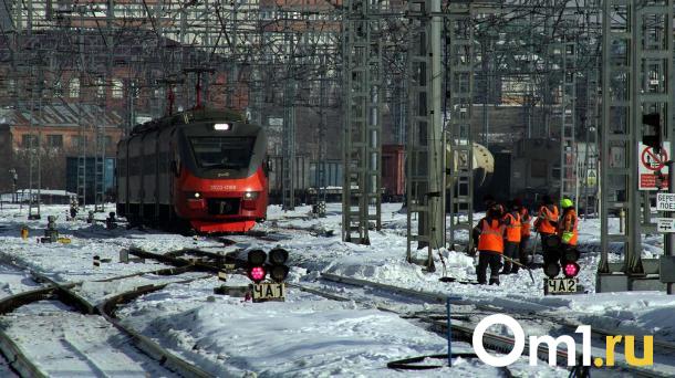 В Омском районе из-за сбоя заблокировали железнодорожный переезд