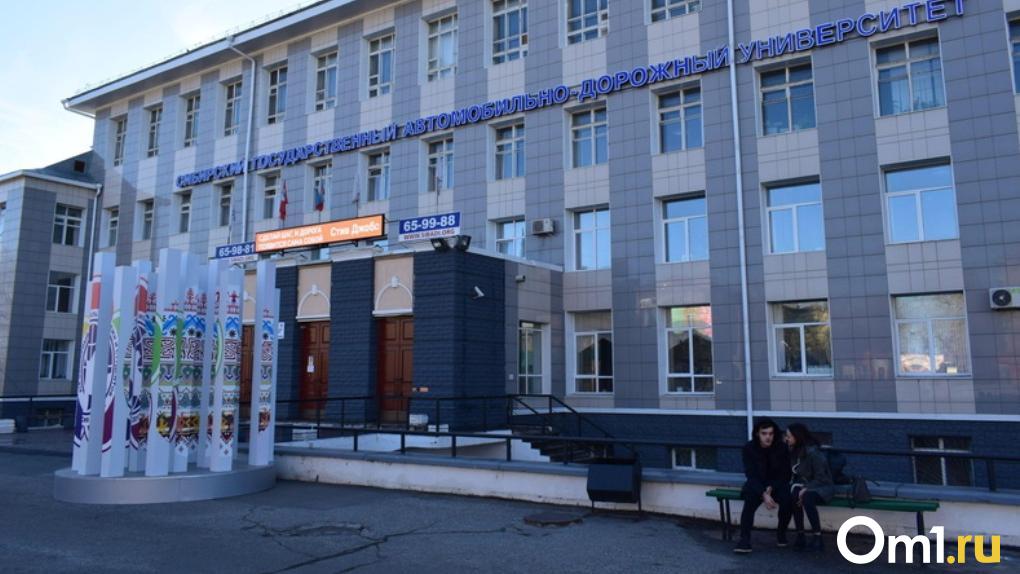 Зарплата ректора омского СибАДИ выросла более чем на 100 000 рублей за год