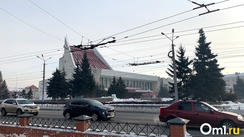 В центре Омска «на сдачу» положат новый асфальт на Театральной площади и Думской