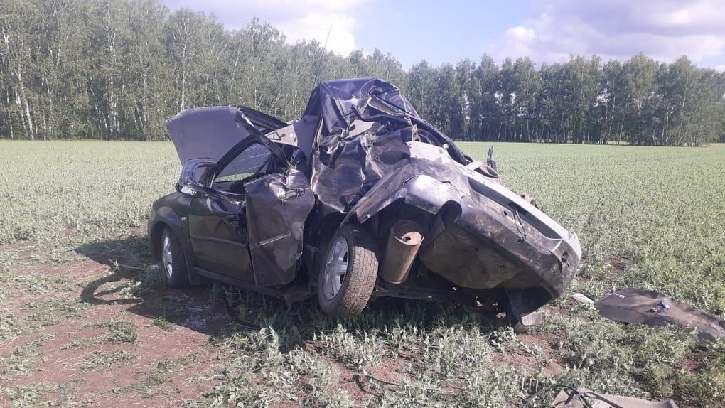 Омские водитель не справился с управлением и попал в больницу
