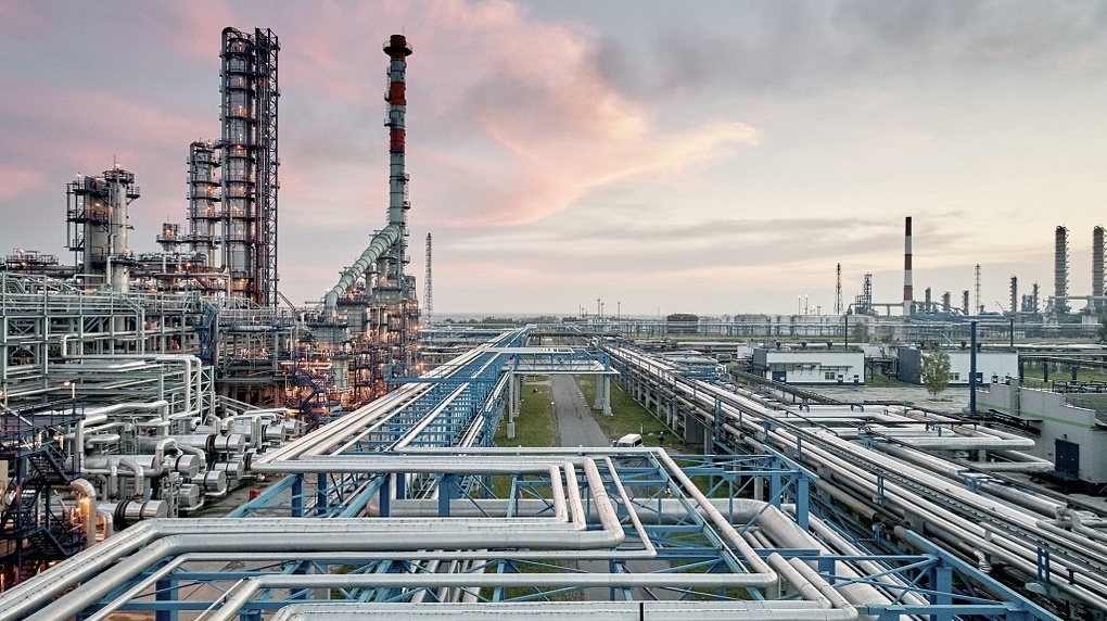 Омский НПЗ увеличил производство востребованных видов топлива в 2021 году
