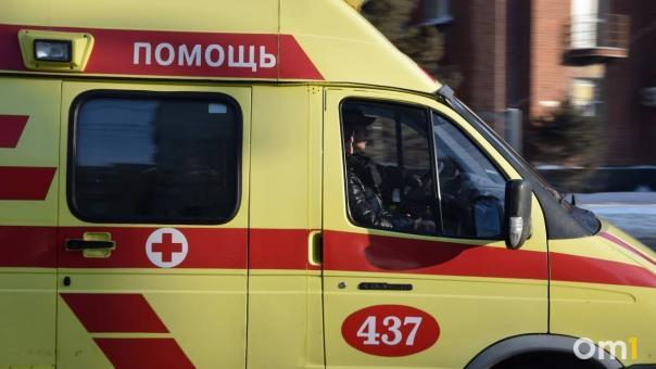 Женщину подбросило в воздух: омичка попала под колёса легковушки. ВИДЕО