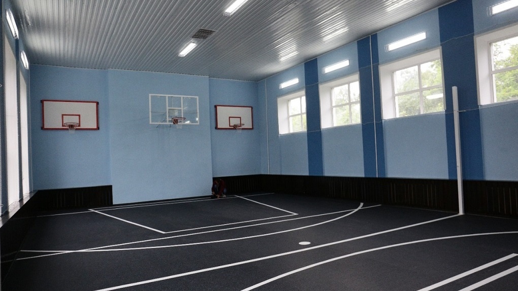 В новосибирской гимназии № 5 всего за полтора месяца капитально отремонтировали спортзал