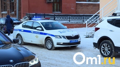 В Омске ищут водителя иномарки, который сбил на переходе женщину и скрылся