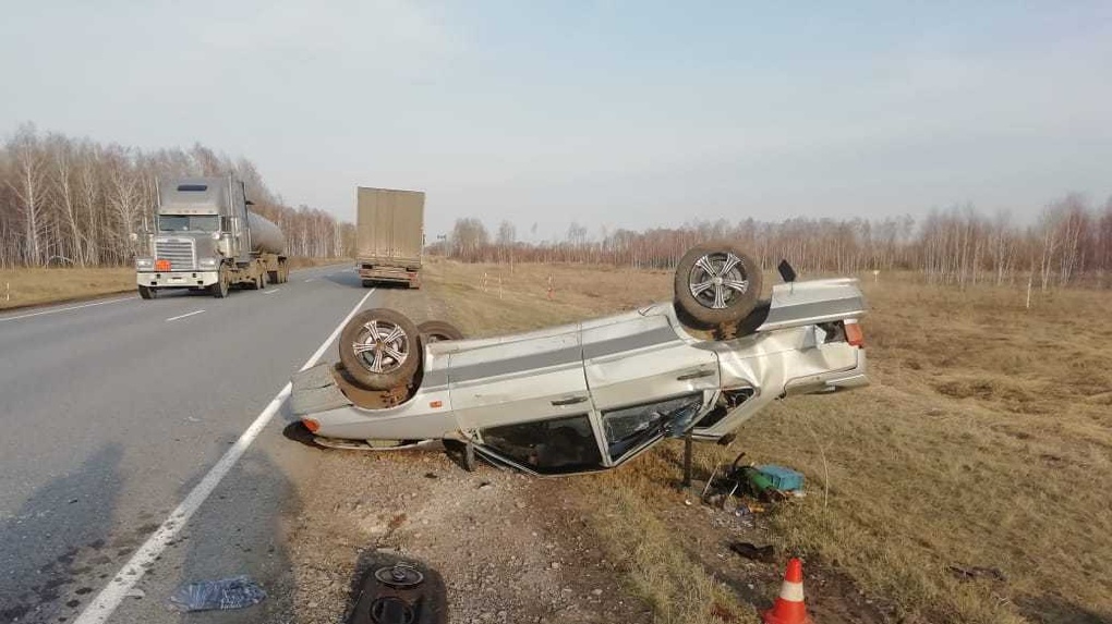 Авария в тюкалинске сегодня на трассе. Опрокидывание автомобиля. ДТП на трассе Омск Тюкалинск.