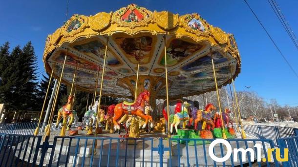 В омских парках начали работать аттракционы