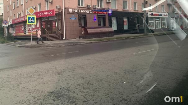 В Омске потрескались дороги, которые ремонтировали по нацпроекту