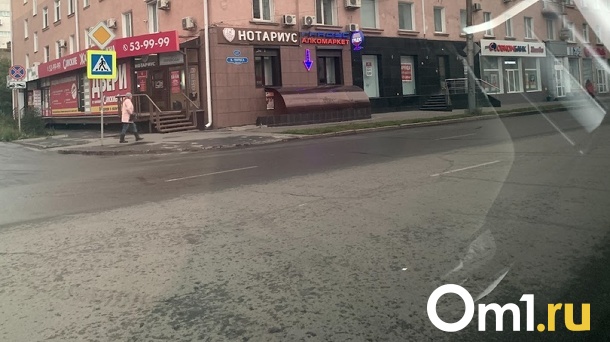 В Омске потрескались дороги, которые ремонтировали по нацпроекту