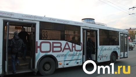 Рекламы не будет: омская мэрия хочет очистить окна общественного транспорта