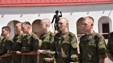 Сергей Шелест поздравил омских призывников Президентского полка