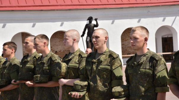 Сергей Шелест поздравил омских призывников Президентского полка