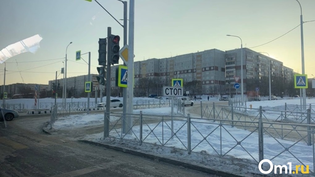 Омских водителей начнут штрафовать за проезд на жёлтый сигнал светофора