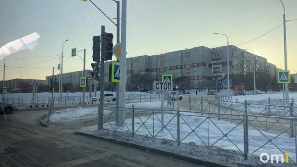 Омских водителей начнут штрафовать за проезд на жёлтый сигнал светофора