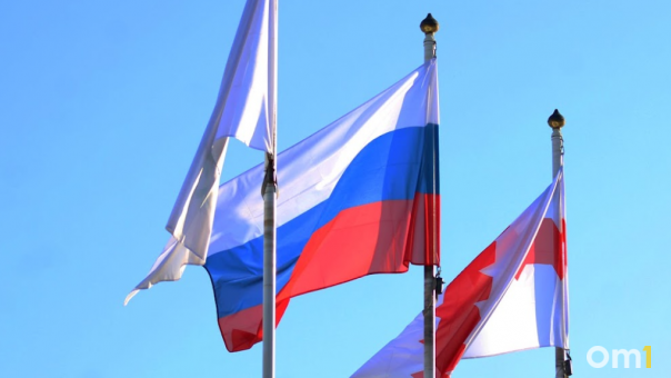 В детсадах Новосибирской области еженедельно начали поднимать флаг России