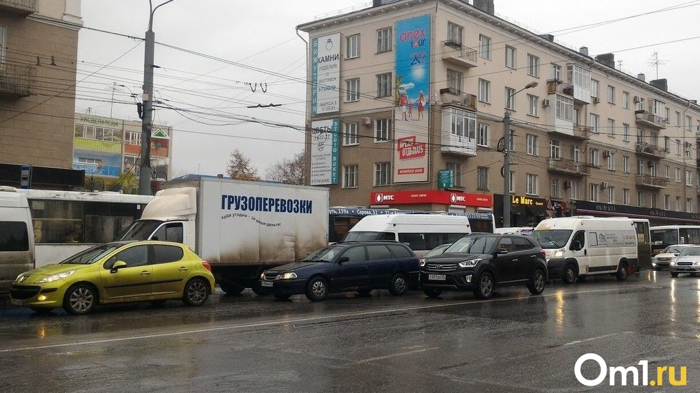 В Омске из-за непогоды вдвое подскочили цены на такси