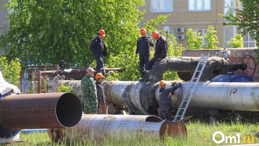 Из-за ремонта сетей в центре Левобережья закрыли перекрёсток