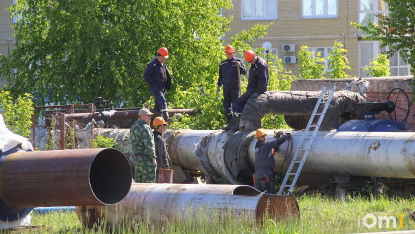 Из-за ремонта сетей в центре Левобережья закрыли перекрёсток