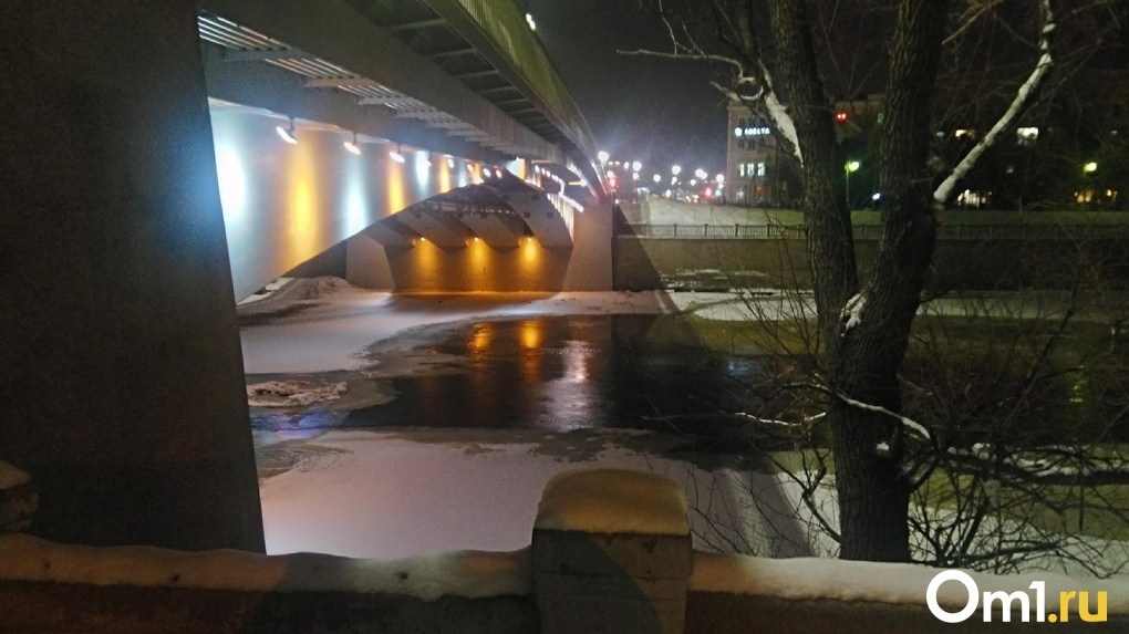 В Омске на Юбилейном мосту погасла подсветка