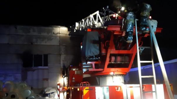 На складе в северной промзоне Омска произошёл крупный пожар