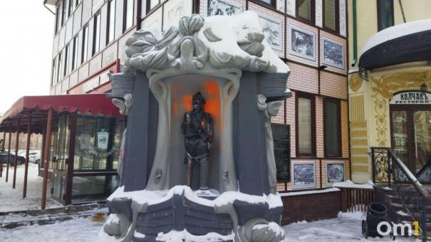 Облитый краской памятник Колчаку в Омске до сих пор не перекрасили