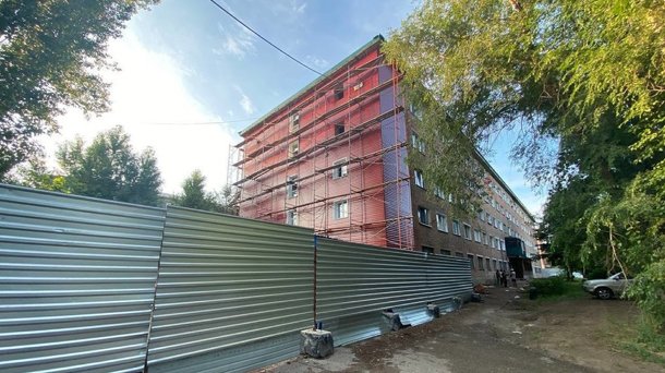 Стало известно, как подросток оказался на крыше общежития, откуда выпал