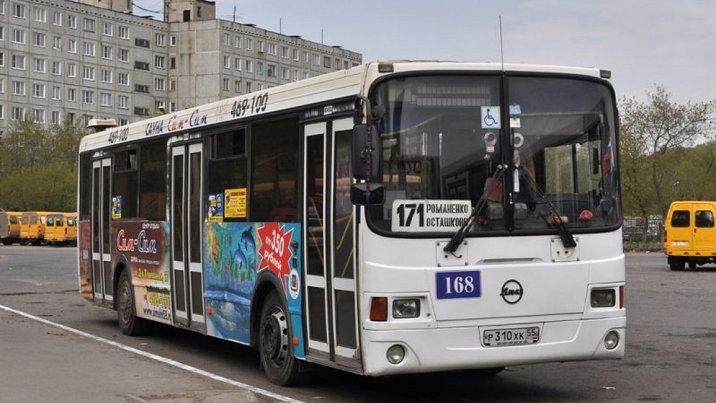 Семь автобусных маршрутов в Омске будут работать только по выходным