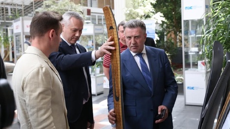 Спикер Заксобрания оценил инновации новосибирских компаний в Академпарке